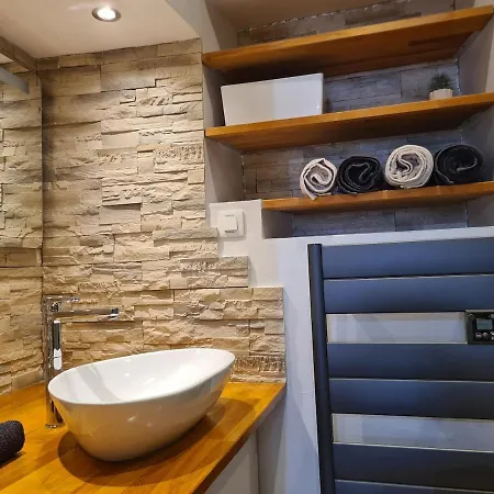 Le Roche Et Or - Gare 15 Min Apartment